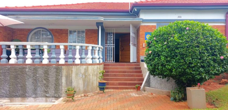 Three Bedroom for sale in Cyrildene