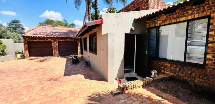 4 Bedroom House for Sale in Douglasdale