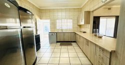 Family Home with Cottage & Pool in Primrose