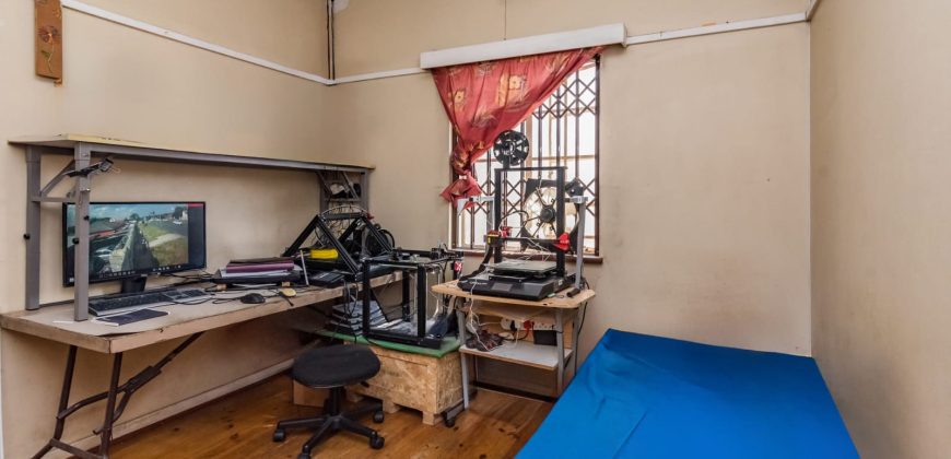 3-Bedroom Home with Income Potential – Prime Spot on Albertina Sisulu Road!