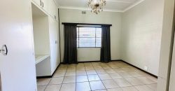 Family Home with Cottage & Pool in Primrose