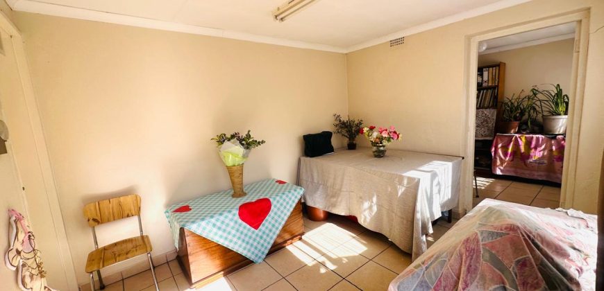 Spacious Family Home with Income Potential in the Heart of Bezuidenhout Valley