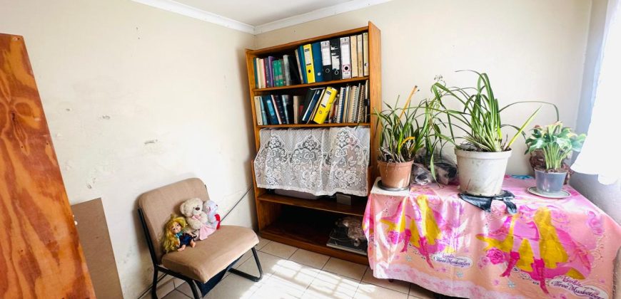 Spacious Family Home with Income Potential in the Heart of Bezuidenhout Valley