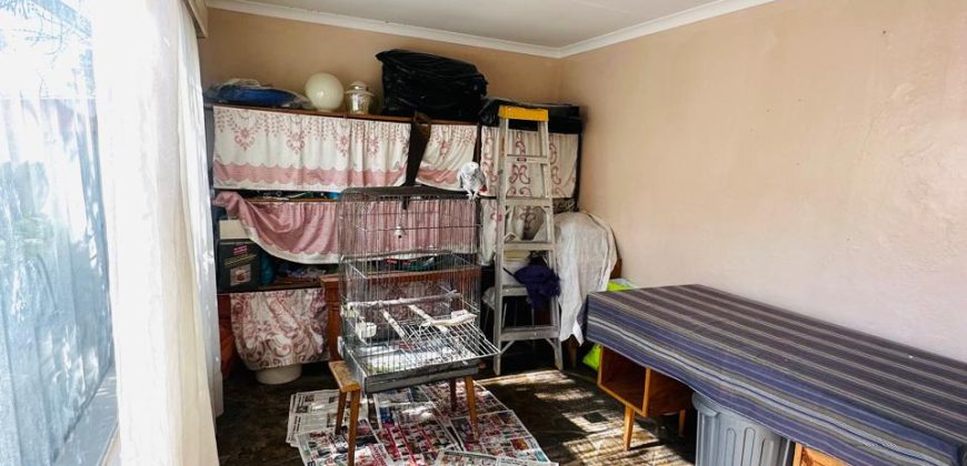 Spacious Family Home with Income Potential in the Heart of Bezuidenhout Valley