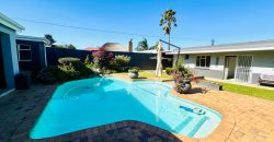 Family Home with Cottage & Pool in Primrose