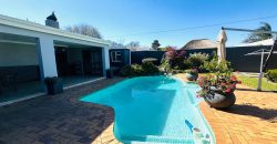 Family Home with Cottage & Pool in Primrose
