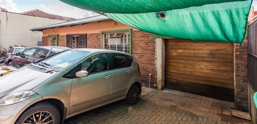 3-Bedroom Home with Income Potential – Prime Spot on Albertina Sisulu Road!