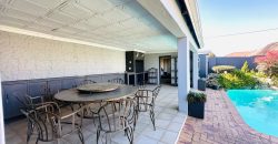 Family Home with Cottage & Pool in Primrose