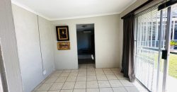 Family Home with Cottage & Pool in Primrose