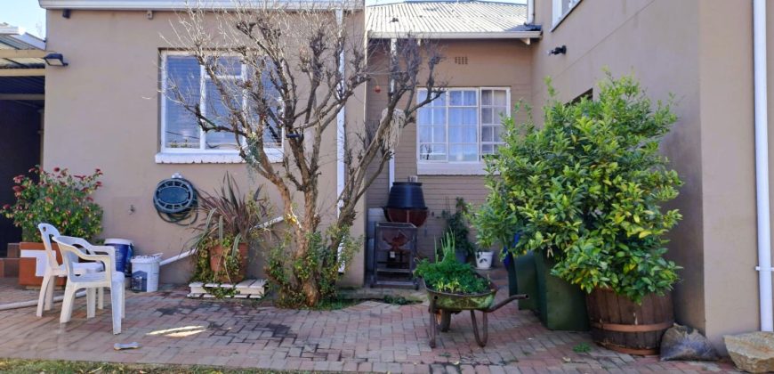 3-Bedroom Family Home with Entertainment Area & Ample Parking