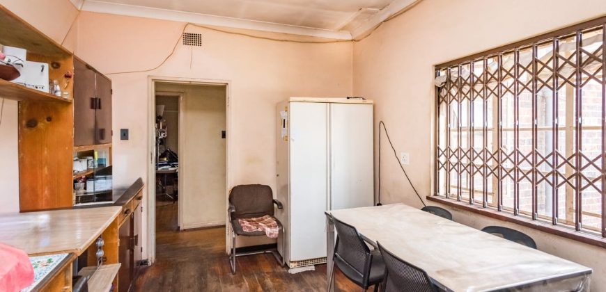 3-Bedroom Home with Income Potential – Prime Spot on Albertina Sisulu Road!