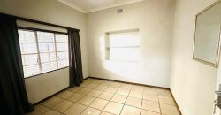 Family Home with Cottage & Pool in Primrose