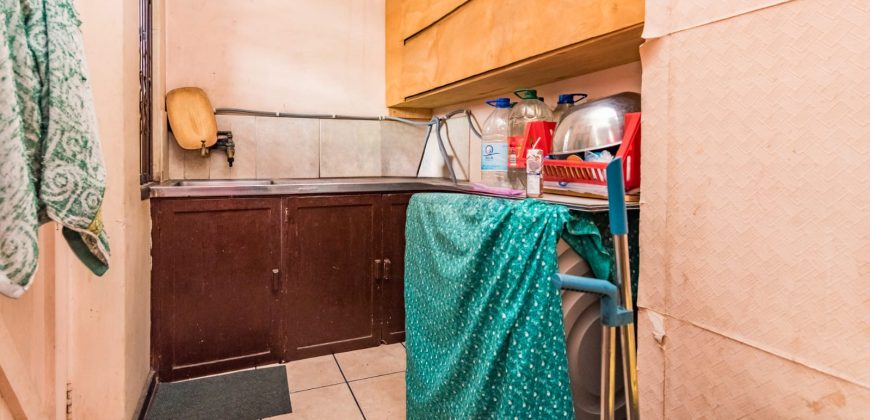 3-Bedroom Home with Income Potential – Prime Spot on Albertina Sisulu Road!