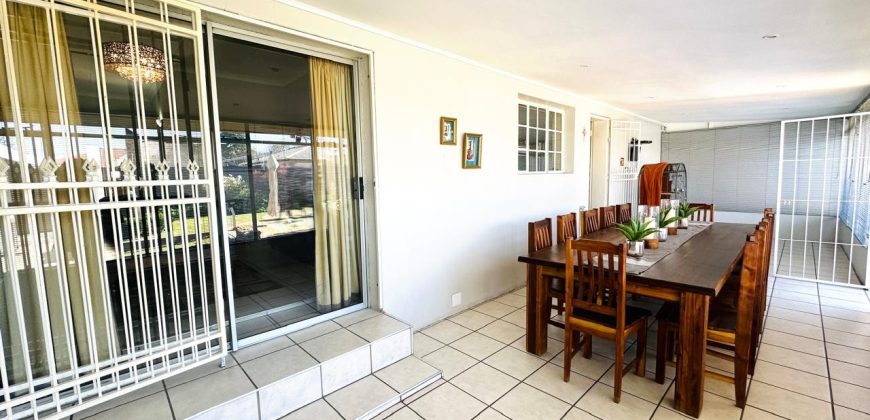 Family Home with Cottage & Pool in Primrose