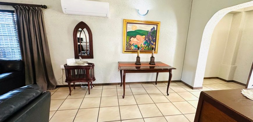 Family Home with Cottage & Pool in Primrose