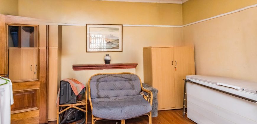 3-Bedroom Home with Income Potential – Prime Spot on Albertina Sisulu Road!