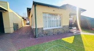 Ready to move in | 4 Bedrooms + 3 Cottages | Parking for 6+ | Walk to schools & shops | Recently Renovated