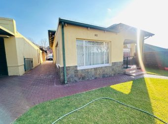 Ready to move in | 4 Bedrooms + 3 Cottages | Parking for 6+ | Walk to schools & shops | Recently Renovated