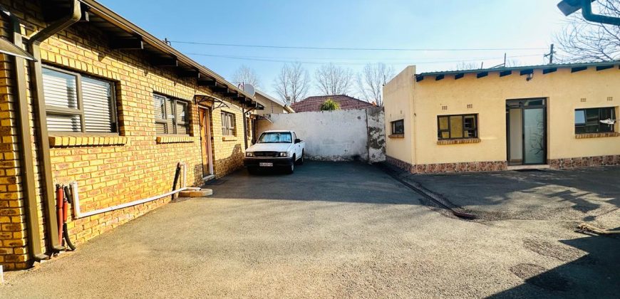Ready to move in | 4 Bedrooms + 3 Cottages | Parking for 6+ | Walk to schools & shops | Recently Renovated
